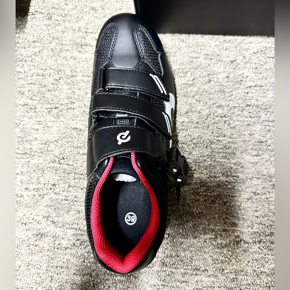 Women’s Peloton cycling shoes size 39 (women’s 8)